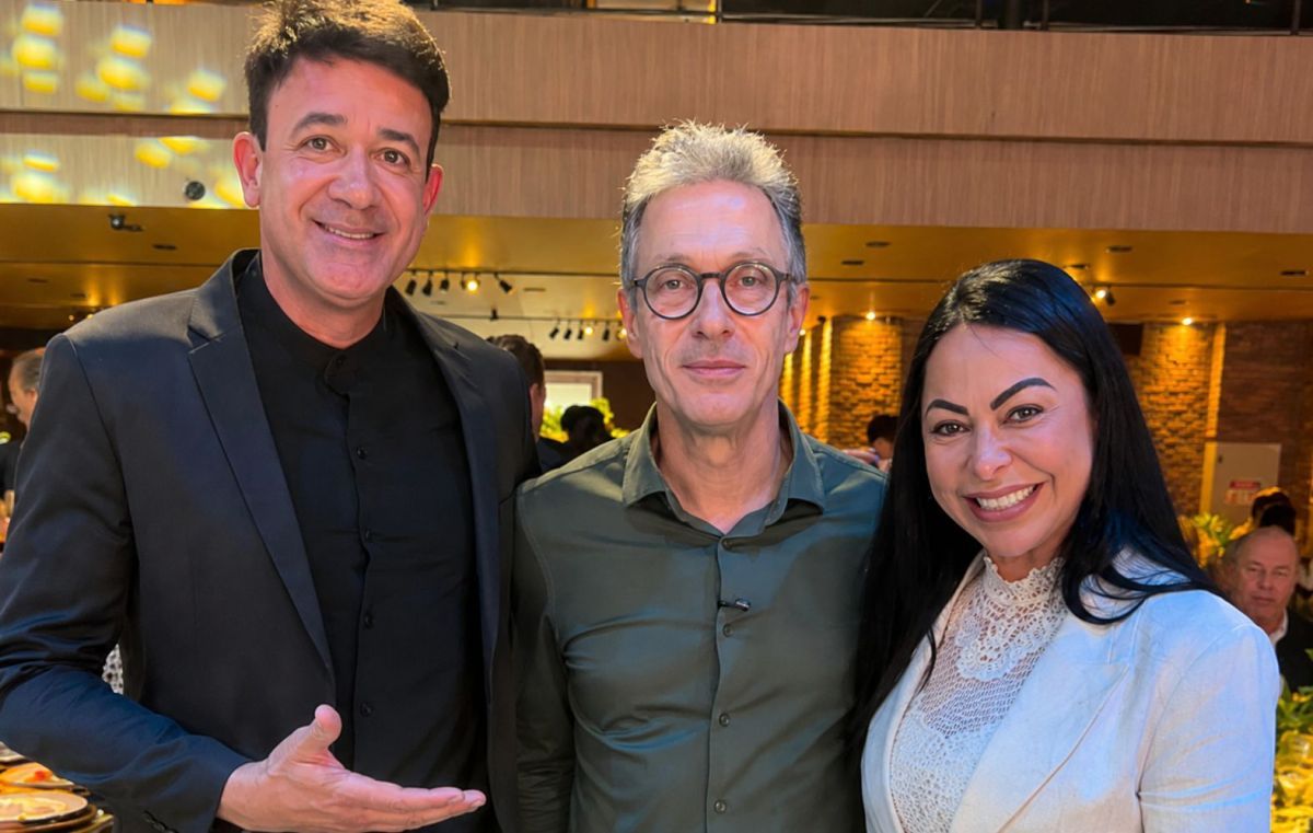 Mirelle Trevisan ao lado de Romeu Zema e Rodrigo Andrade durante encontro em São Paulo.